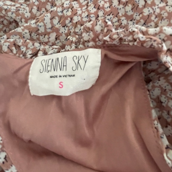 Sienna Sky S Floral Sleeveless tied elastic bottom button keyhole back - Picture 7 of 7